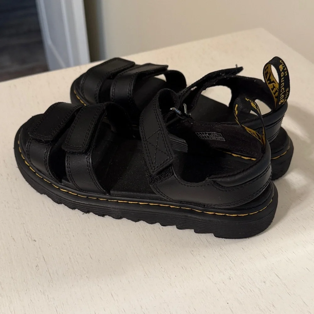 Dr. Martens Junior Klaire Y Black Strappy Sandals / Size 6 / T Lamper Leather